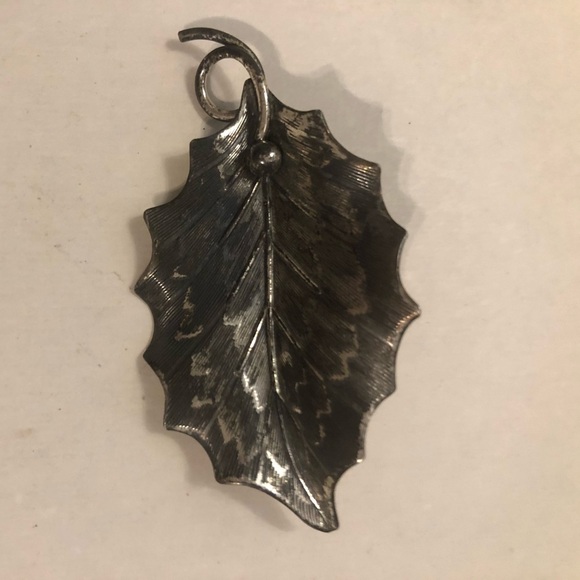 Sterling Silver Vintage Satin Finish Leaf Brooch - Picture 1 of 4